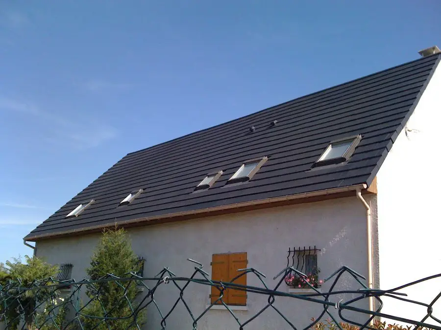 Toiture nettoyée et démoussée à La Ville-du-Bois